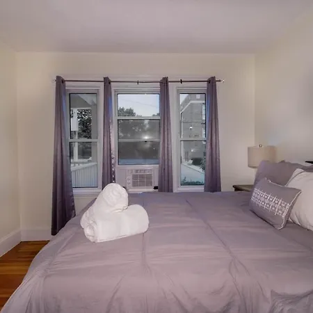 Comfortable And Central 3 Bed Apartment
